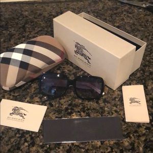 NWT AUTHENTIC BURBERRY SUNGLASSES!!